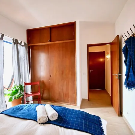 Lägenhet Beautiful 2 Bedroom In Center With Balcony