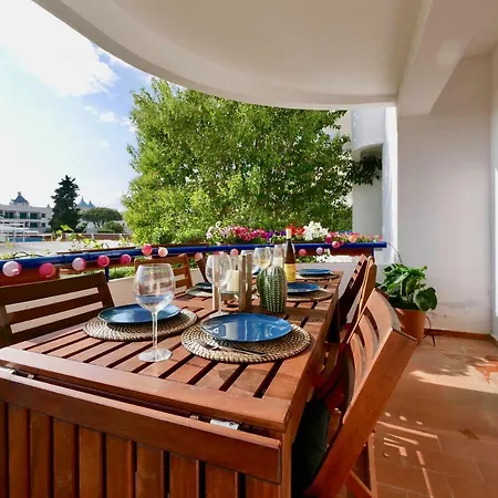Beautiful 2 Bedroom In Center With Balcony