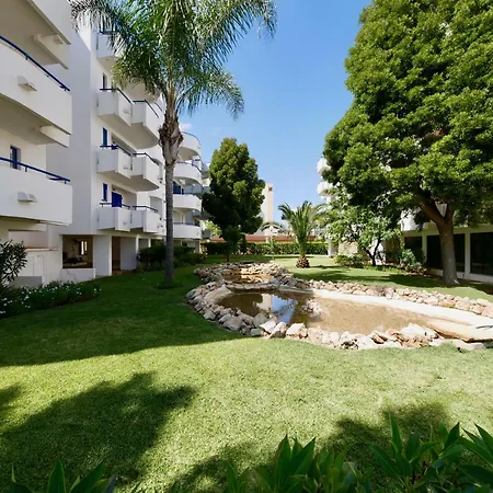 Beautiful 2 Bedroom In Center With Balcony *