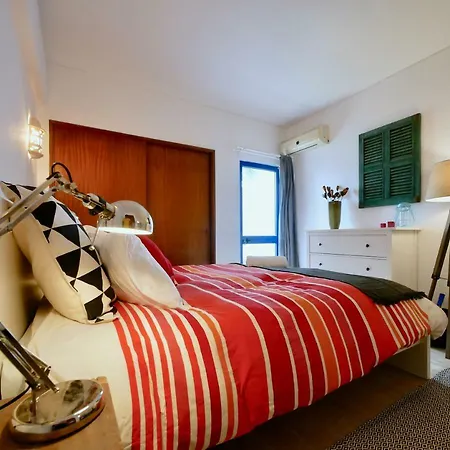 Beautiful 2 Bedroom In Center With Balcony アパート ヴィラモウラ