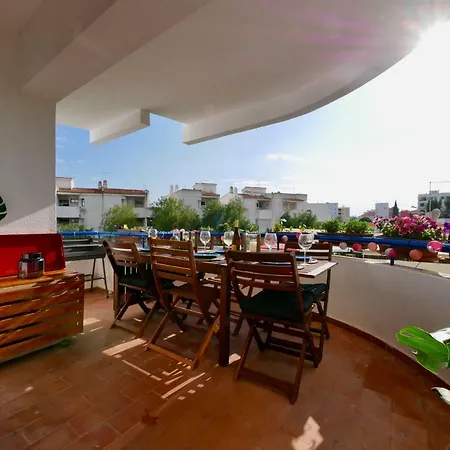 Beautiful 2 Bedroom In Center With Balcony * ヴィラモウラ