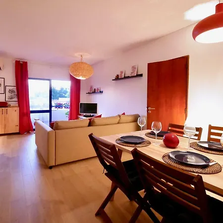 Beautiful 2 Bedroom In Center With Balcony Appartamento